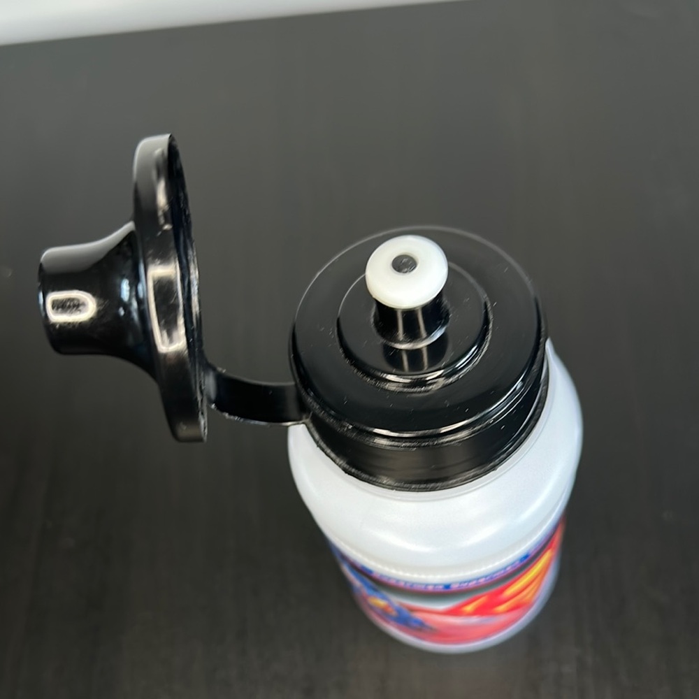 Superman Design Water Bottle - Picture 4 of 6